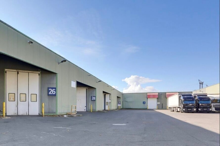 2 Rue Enrico Fermi, Saint-Thibault-des-Vignes for lease - Building Photo - Image 3 of 12