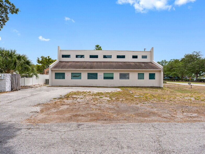 Virginia Gomez portefeuille de 2 propriétés à vendre sur LoopNet.ca - Photo du bâtiment - Image 3 de 64