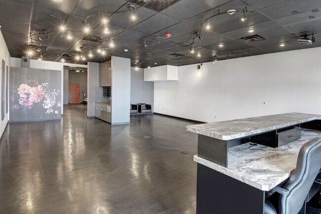 Plus de détails pour 195 S Union Blvd, Lakewood, CO - Commerce de détail à louer