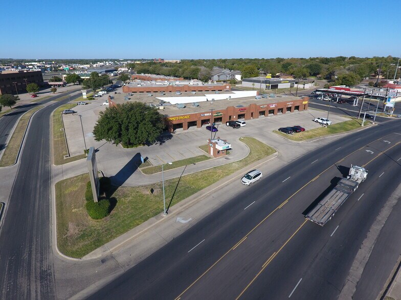 2201 S W S Young Dr, Killeen, TX for lease - Building Photo - Image 3 of 11