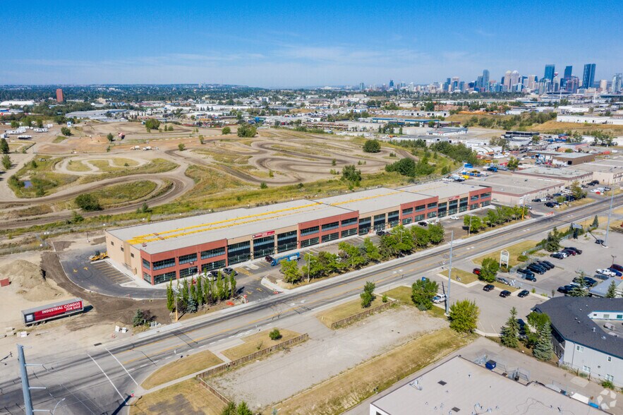 5035-5075 11 St SE, Calgary, AB à vendre - Aérien - Image 3 de 5