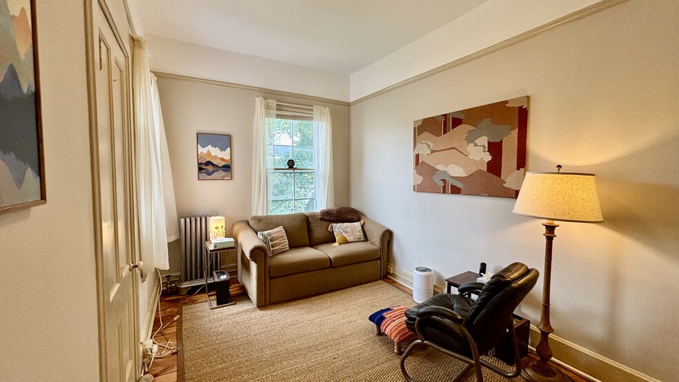 22 Elm St, Great Barrington, MA for lease - Interior Photo - Image 2 of 3