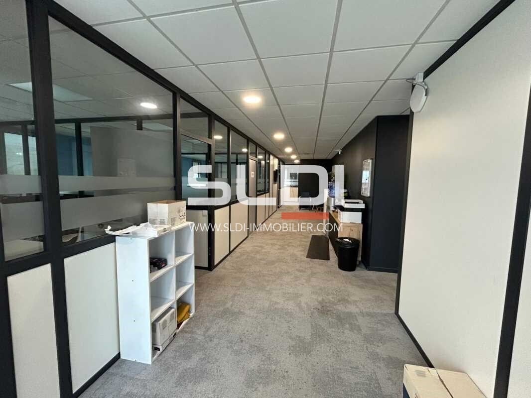 Office in Limas for lease Interior Photo- Image 1 of 11