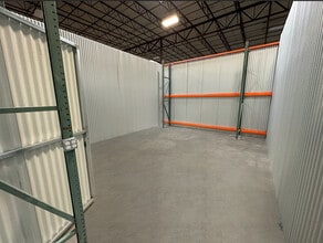 11410-11420 Mathis Ave, Farmers Branch, TX à louer Photo intérieure- Image 2 de 3