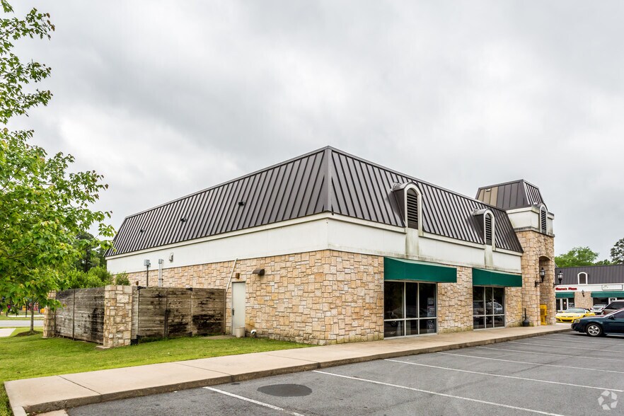 105 Country Club Pky, Maumelle, AR à louer - Photo du bâtiment - Image 2 de 6