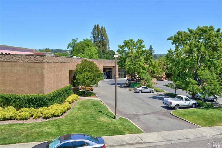 498 Moore Ln, Healdsburg, CA à louer - Photo du bâtiment - Image 3 de 5