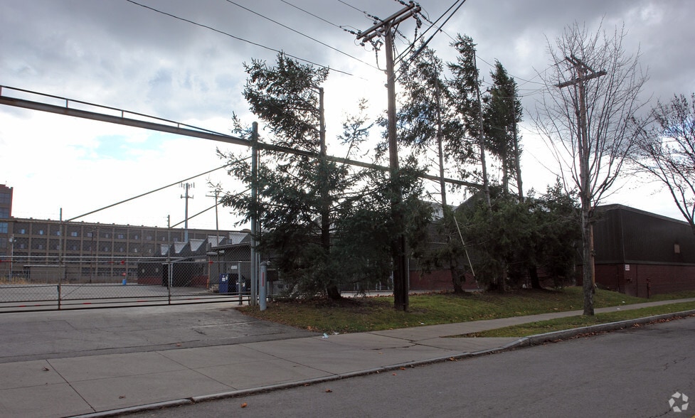 850 St Paul St, Rochester, NY for lease - Building Photo - Image 2 of 20