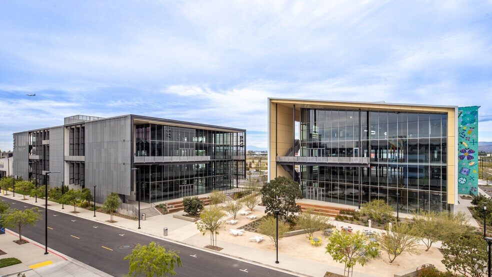 1735 Flight Way, Tustin, CA for lease - Building Photo - Image 3 of 7