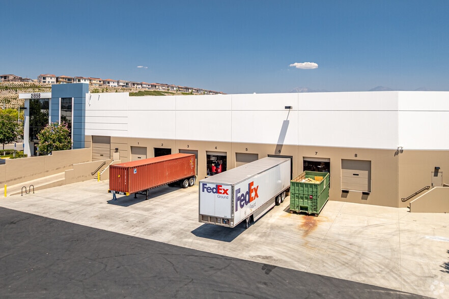 21858 Garcia Ln, City of Industry, CA à louer - Photo du bâtiment - Image 2 de 4