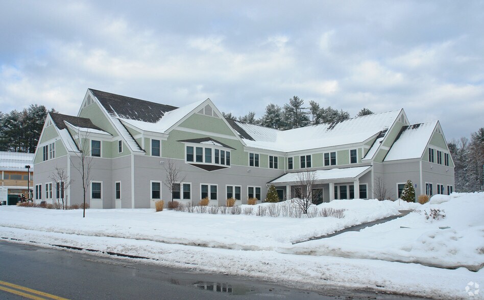 45 Forest Falls Dr, Yarmouth, ME à louer - Photo du bâtiment - Image 2 de 20
