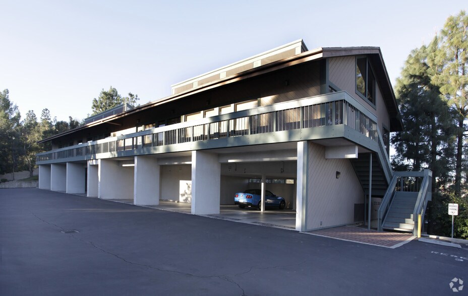 5525 Oakdale Ave, Woodland Hills, CA à louer - Photo du bâtiment - Image 3 de 5