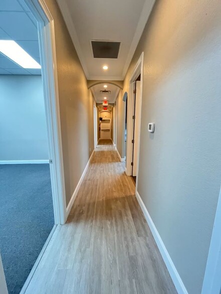 6985 Wallace Rd, Orlando, FL for lease - Building Photo - Image 3 of 11