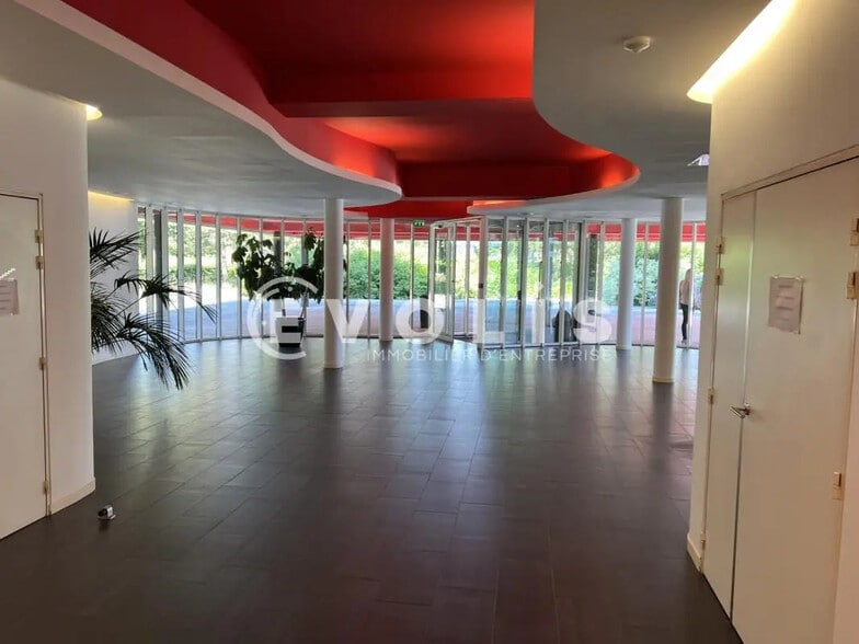 Office in Lieusaint for lease - Interior Photo - Image 3 of 17