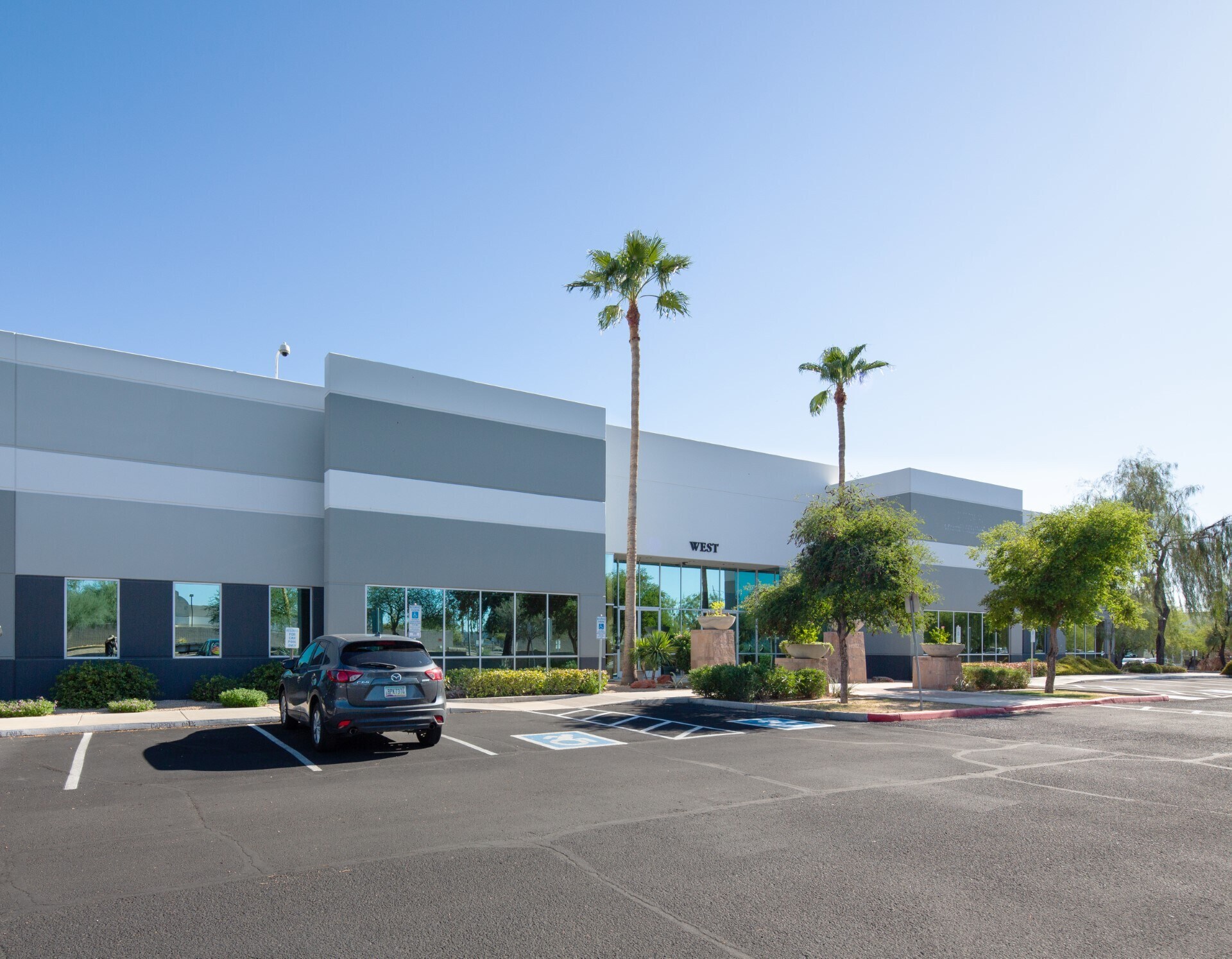 2501 W Grandview Rd, Phoenix, AZ for lease Building Photo- Image 1 of 7