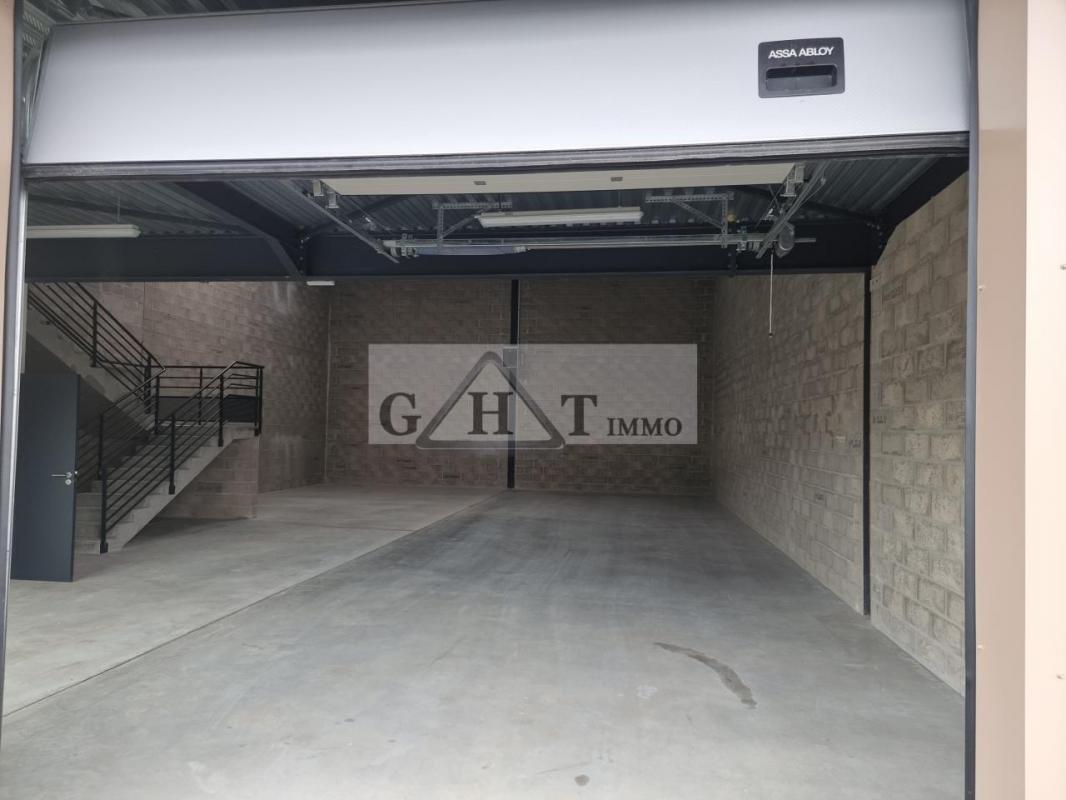 Industrial in Marolles-en-Hurepoix for lease Building Photo- Image 1 of 10