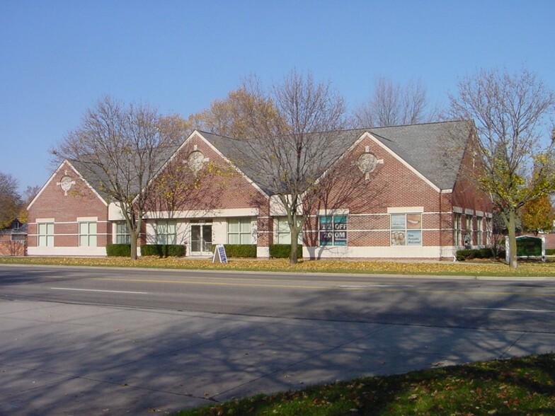 2151 E 14 Mile Rd, Birmingham, MI for lease - Building Photo - Image 1 of 3