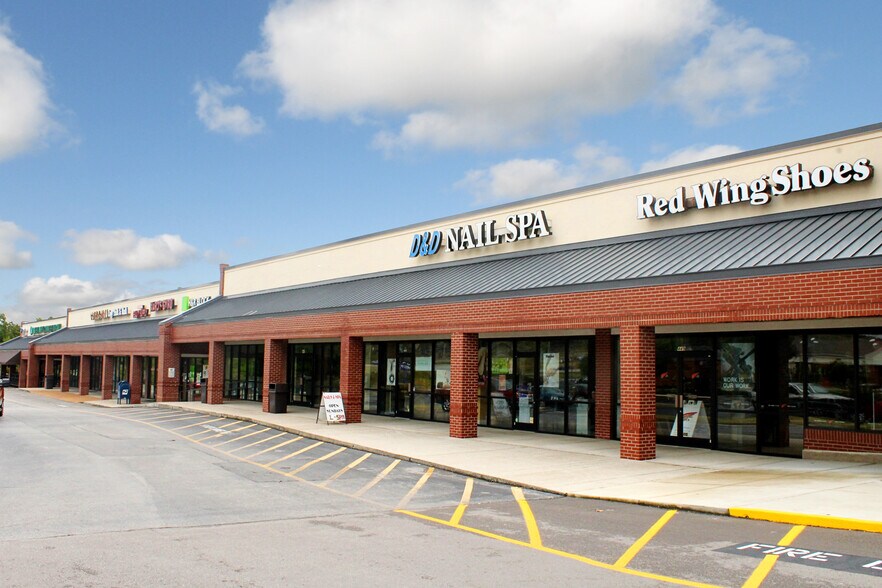 419-463 Sam Ridley Pky W, Smyrna, TN à louer - Photo du bâtiment - Image 2 de 3