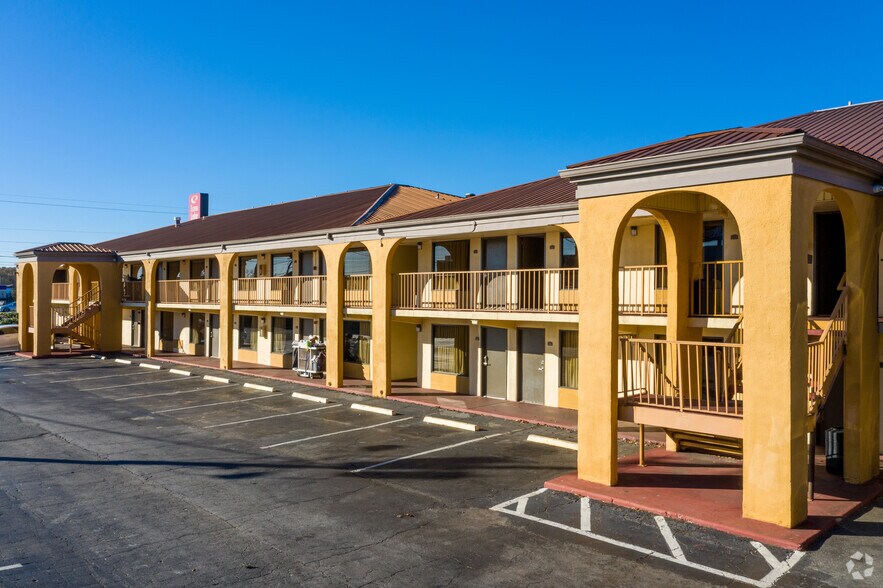 1616 N Expressway, Griffin, GA à vendre - Photo du bâtiment - Image 2 de 16