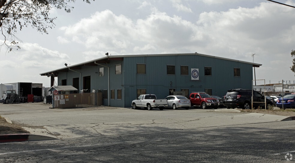 13831 Slover Ave, Fontana, CA for lease - Building Photo - Image 2 of 3