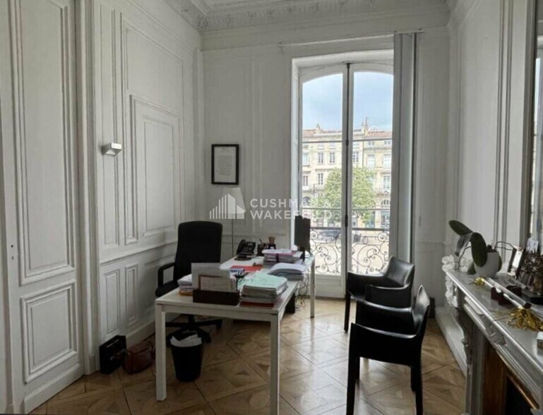 Office in Bordeaux for lease - Interior Photo - Image 3 of 6