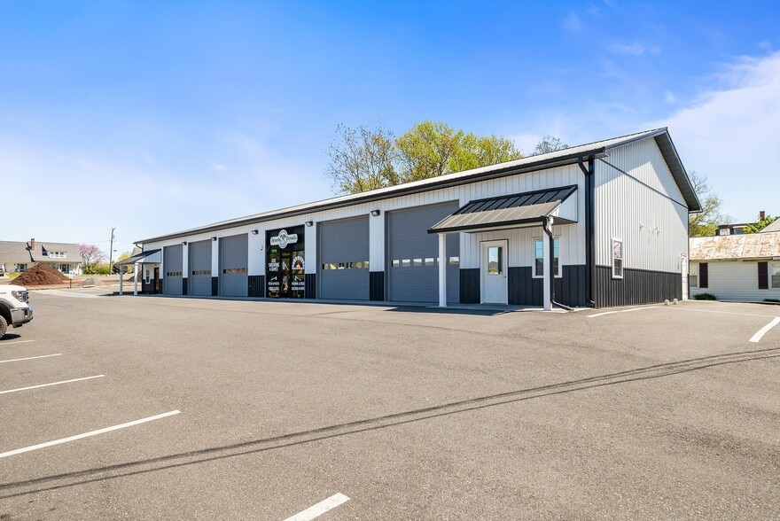 171 N Central St, Broadway, VA for sale - Building Photo - Image 2 of 15