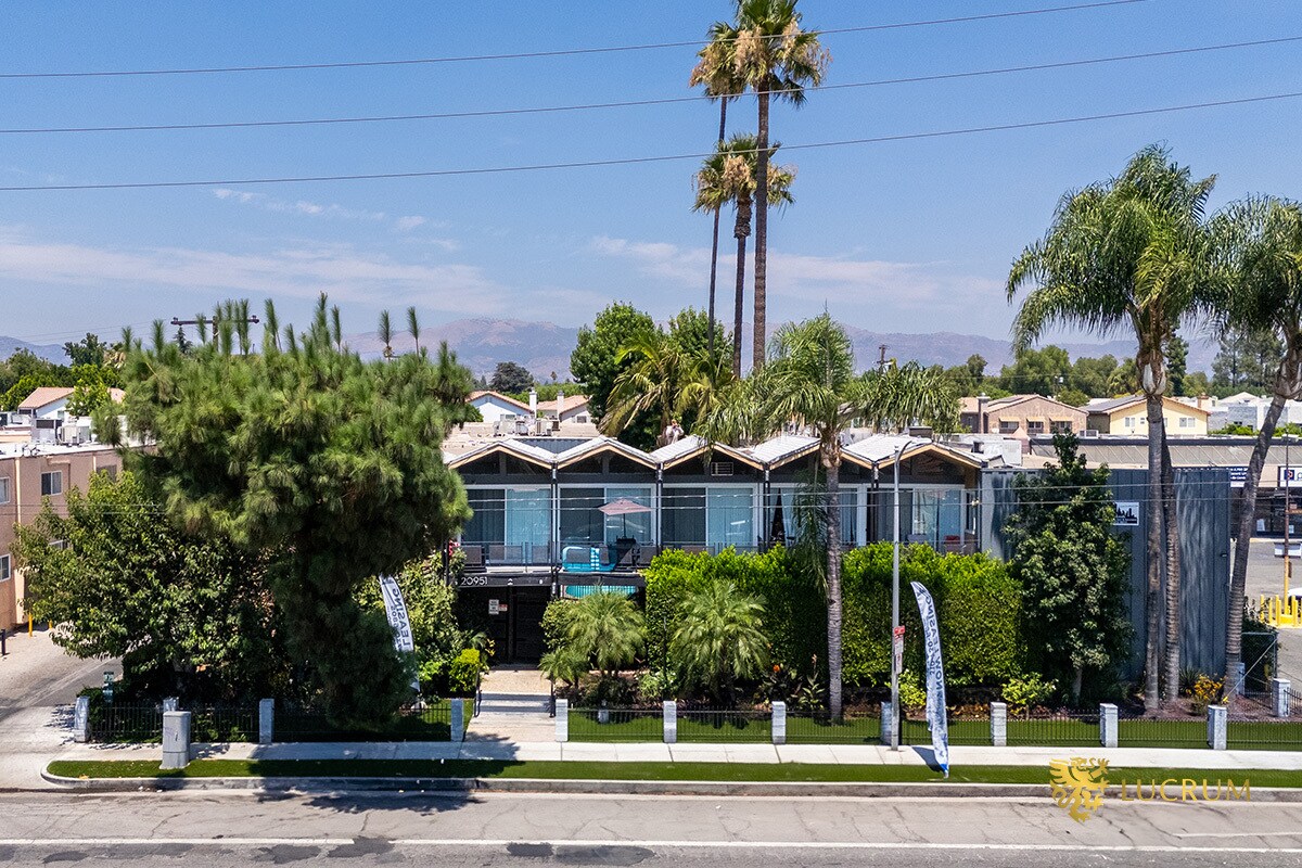 20951 Roscoe Blvd, Canoga Park, CA à vendre Photo du bâtiment- Image 1 de 24