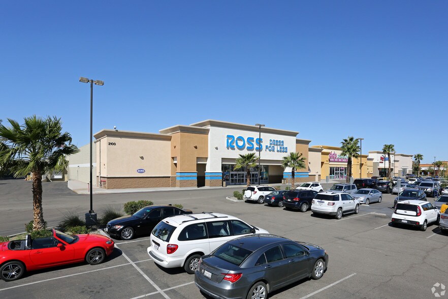 2140-2184 N Imperial Ave, El Centro, CA à louer - Photo du bâtiment - Image 1 de 35