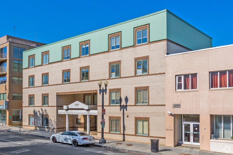 2141 Wisconsin Ave NW, Washington, DC à vendre - Photo du bâtiment - Image 3 de 10