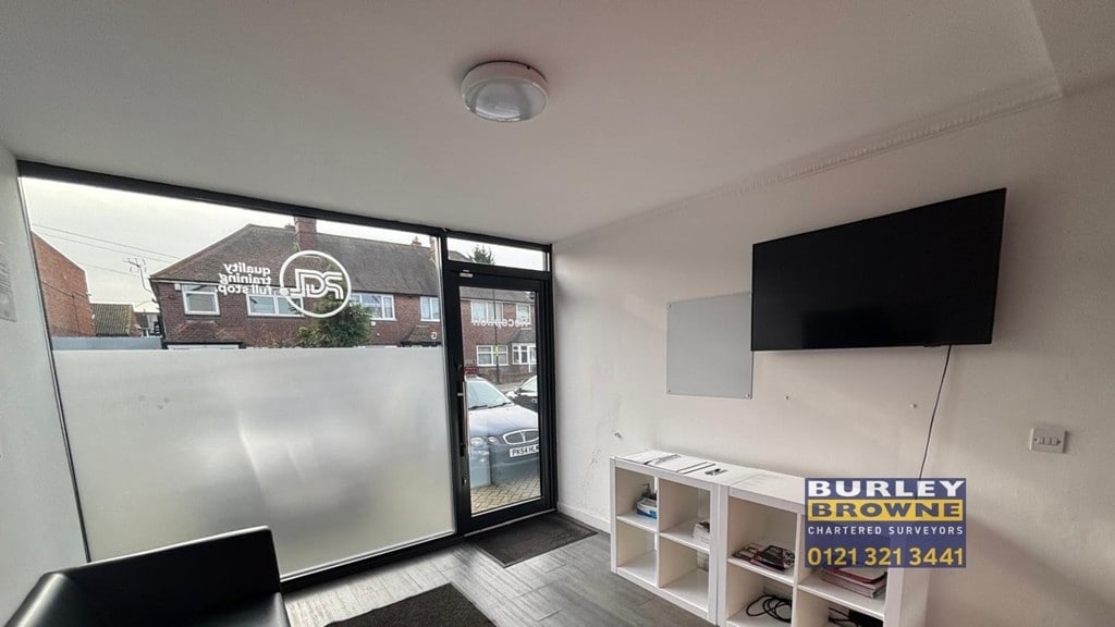 21 Gate Ln, Sutton Coldfield for lease Interior Photo- Image 1 of 6