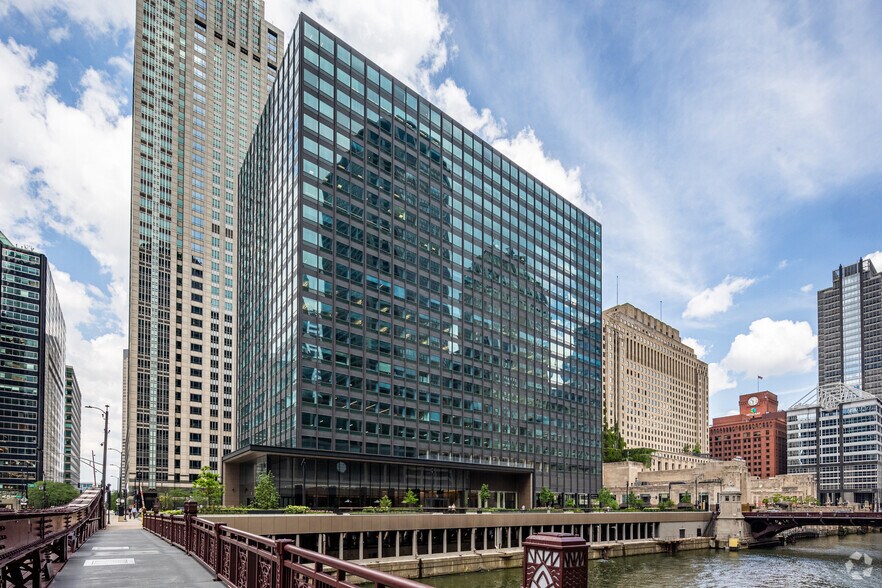 10 S Riverside Plz, Chicago, IL à louer - Photo principale - Image 1 de 28