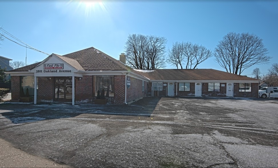 100 Oakland Ave, Port Jefferson, NY for lease - Building Photo - Image 2 of 14