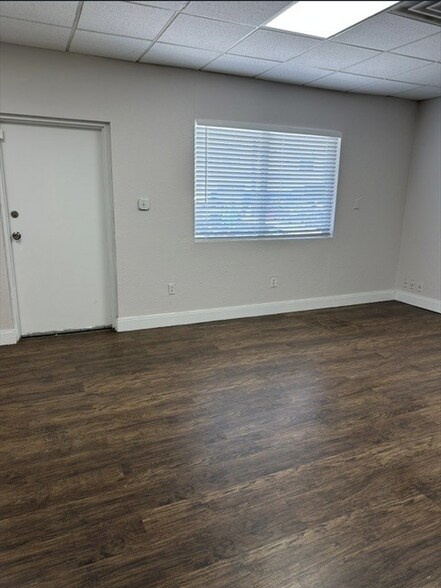 4763 E 11th Ave, Hialeah, FL à louer - Photo intérieure - Image 3 de 8