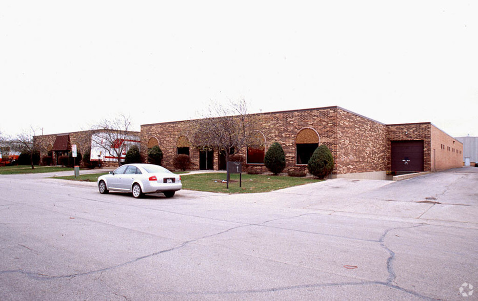 2139-2145 Lunt Ave, Elk Grove Village, IL for sale - Primary Photo - Image 1 of 1