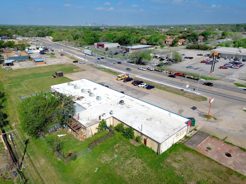 7822 Great Trinity Forest Way, Dallas, TX à vendre - Photo du bâtiment - Image 3 de 30