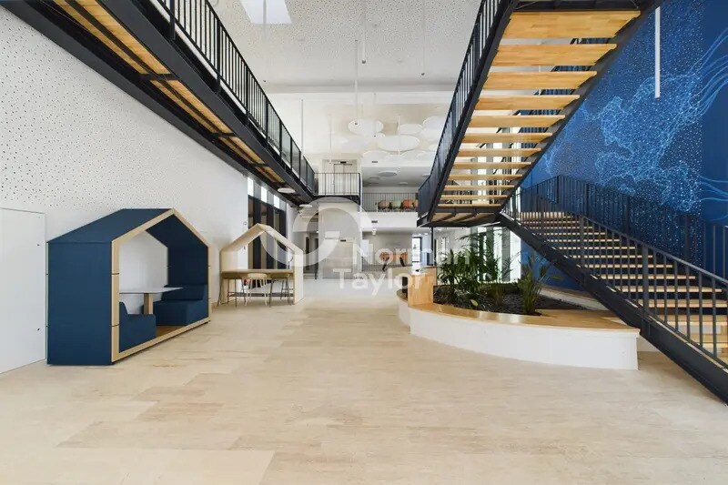 Office in Montpellier for lease Lobby- Image 1 of 13