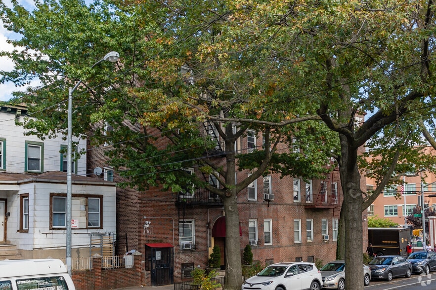 9815 34th Ave, Corona, NY for sale - Building Photo - Image 3 of 17