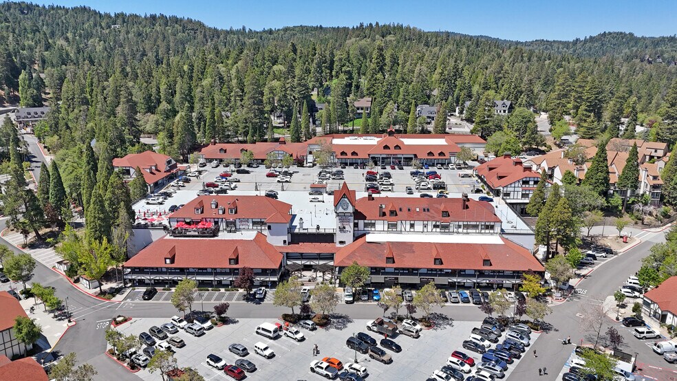 28200 Hwy 189, Lake Arrowhead, CA à louer - Photo du bâtiment - Image 3 de 50