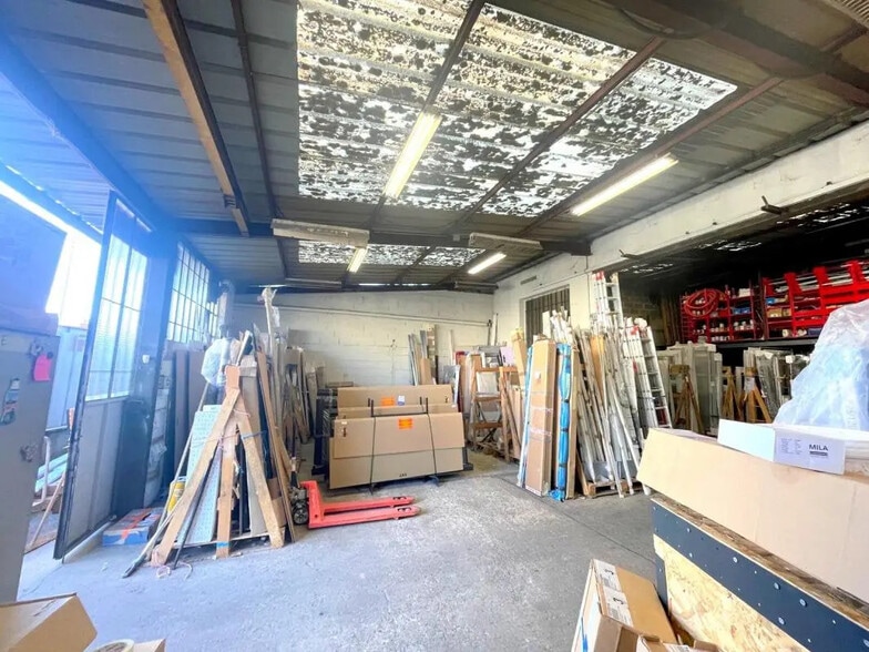 Flex in Sartrouville for lease - Interior Photo - Image 1 of 7