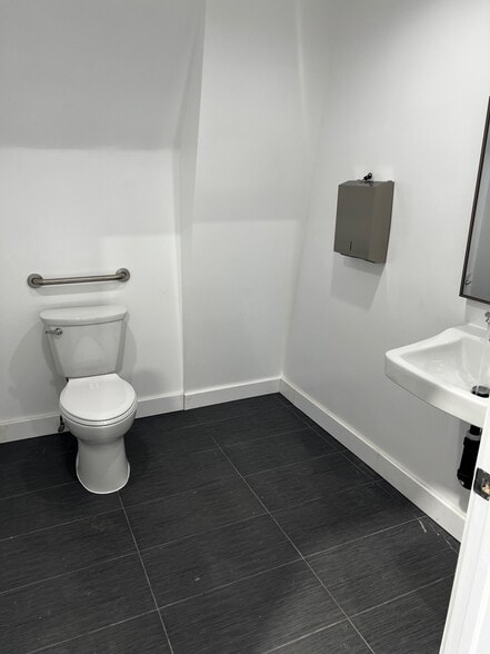 17450 Shelburne Way, Los Gatos, CA for lease - Building Photo - Image 3 of 15