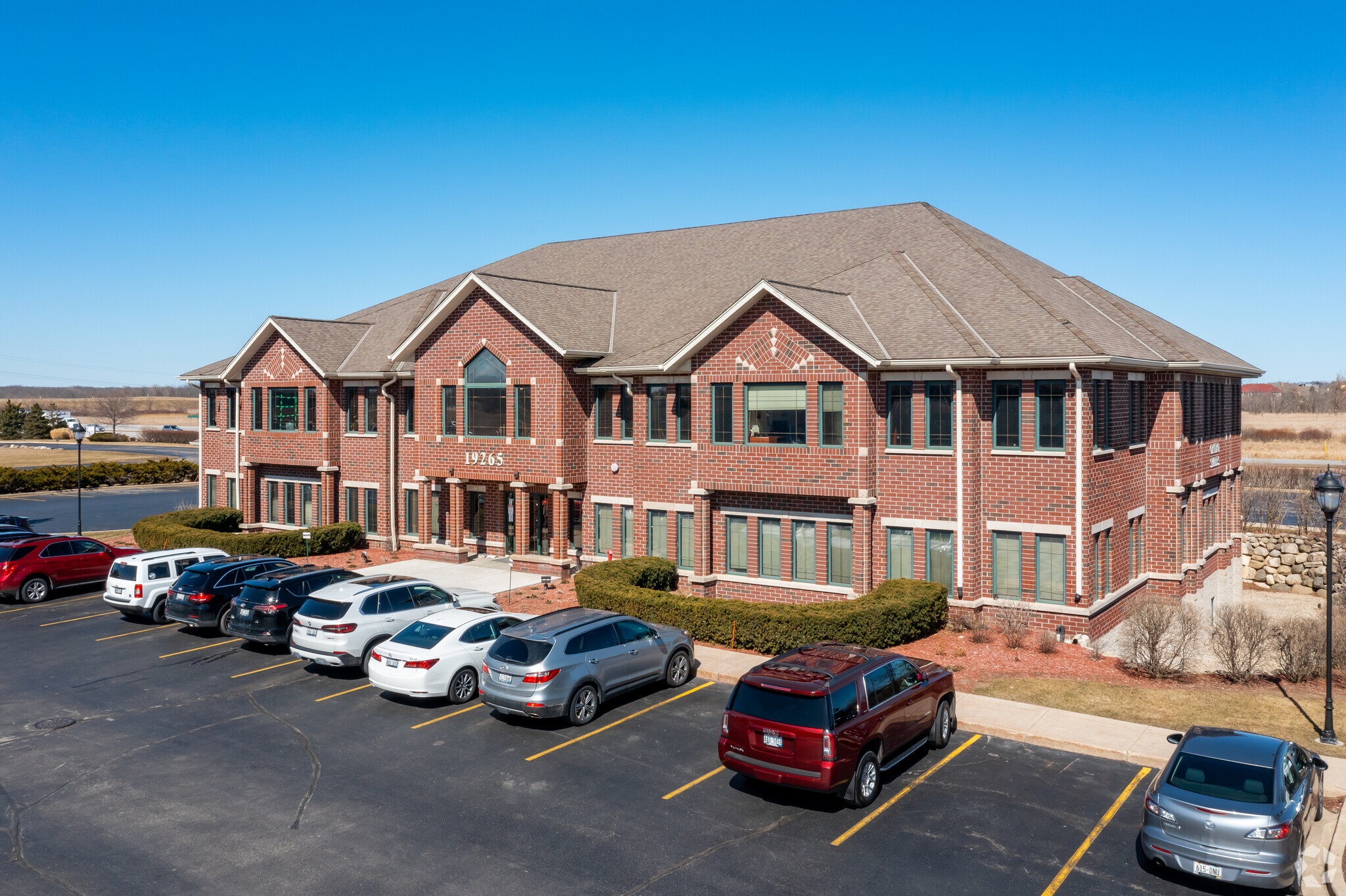 19265 W Capitol Dr, Brookfield, WI for lease Primary Photo- Image 1 of 10