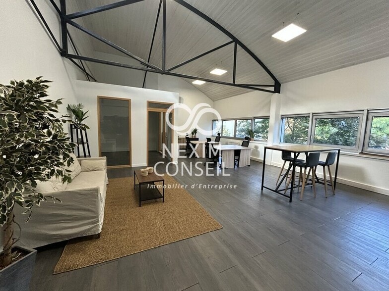 Office in Gennevilliers for sale - Interior Photo - Image 1 of 9