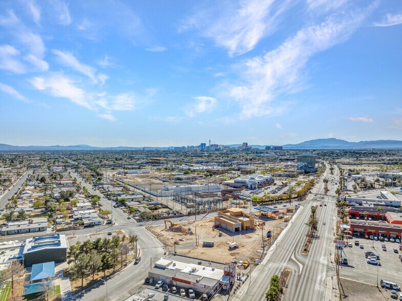 2440 N Las Vegas Blvd, North Las Vegas, NV à louer - Aérien - Image 2 de 10