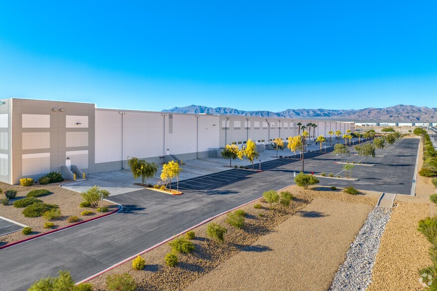 5835 E Ann Rd, Las Vegas, NV for lease - Building Photo - Image 2 of 17