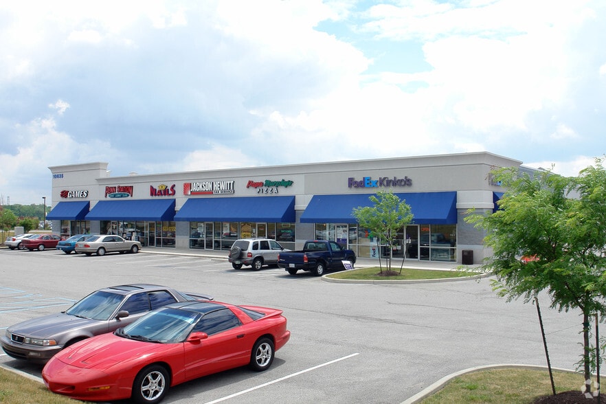 10635 Pendleton Pike, Indianapolis, IN for lease - Primary Photo - Image 1 of 5