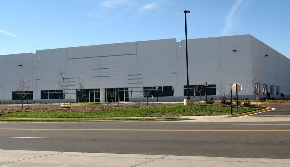 1001 Hampton Park Blvd, Capitol Heights, MD for lease - Building Photo - Image 3 of 6