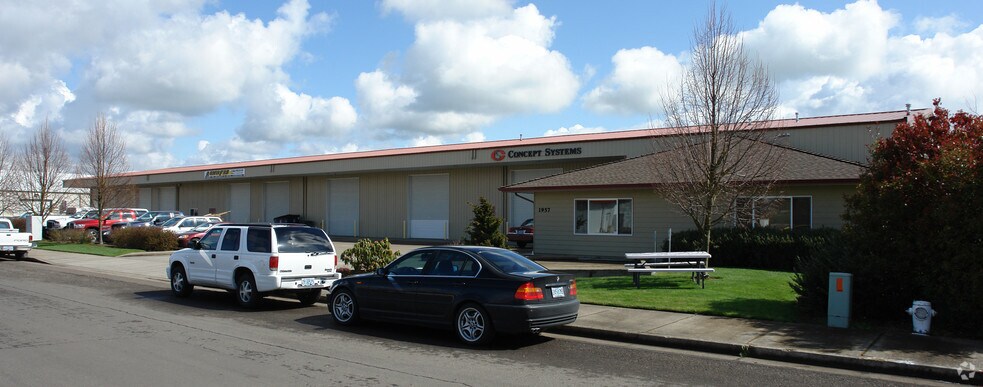1913-1957 Fescue St, Albany, OR à vendre - Photo du bâtiment - Image 2 de 14