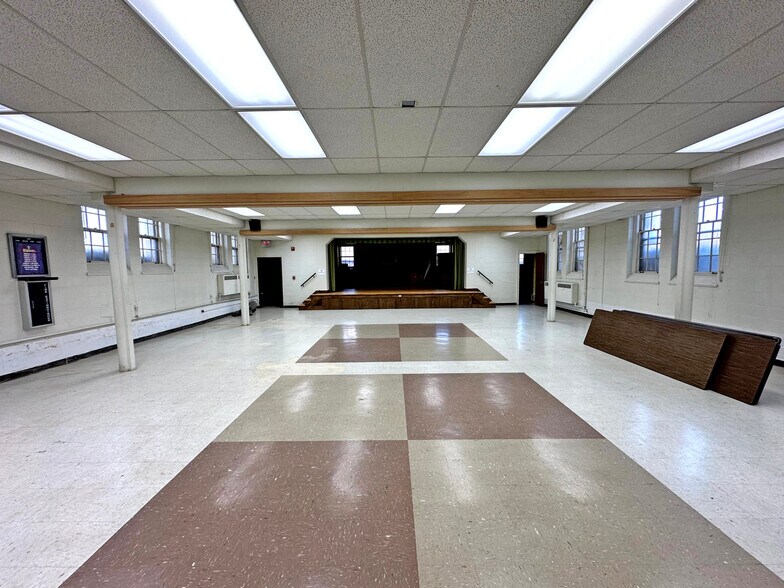 12739 Maple Ave, Blue Island, IL à vendre - Photo du bâtiment - Image 3 de 11
