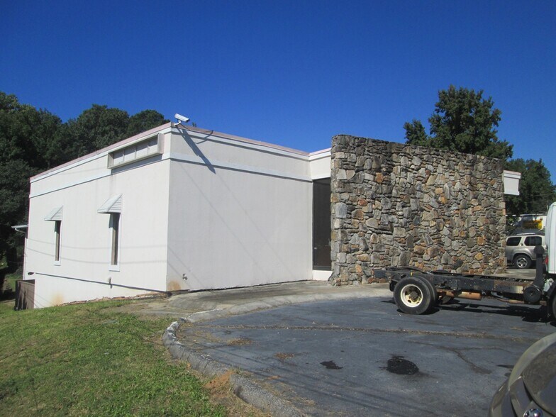 3814 Stewart Rd, Doraville, GA à vendre - Photo du bâtiment - Image 3 de 10