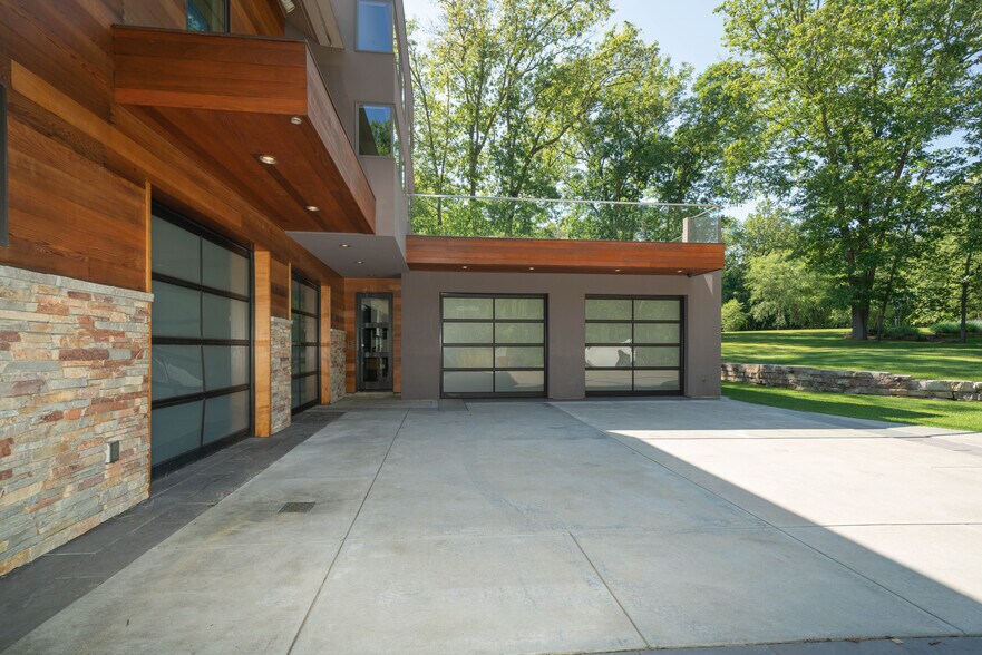 10463 W H Ave, Kalamazoo, MI à vendre - Photo du bâtiment - Image 3 de 57