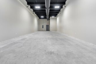 7241 Lawndale St, Houston, TX for lease Building Photo- Image 2 of 6